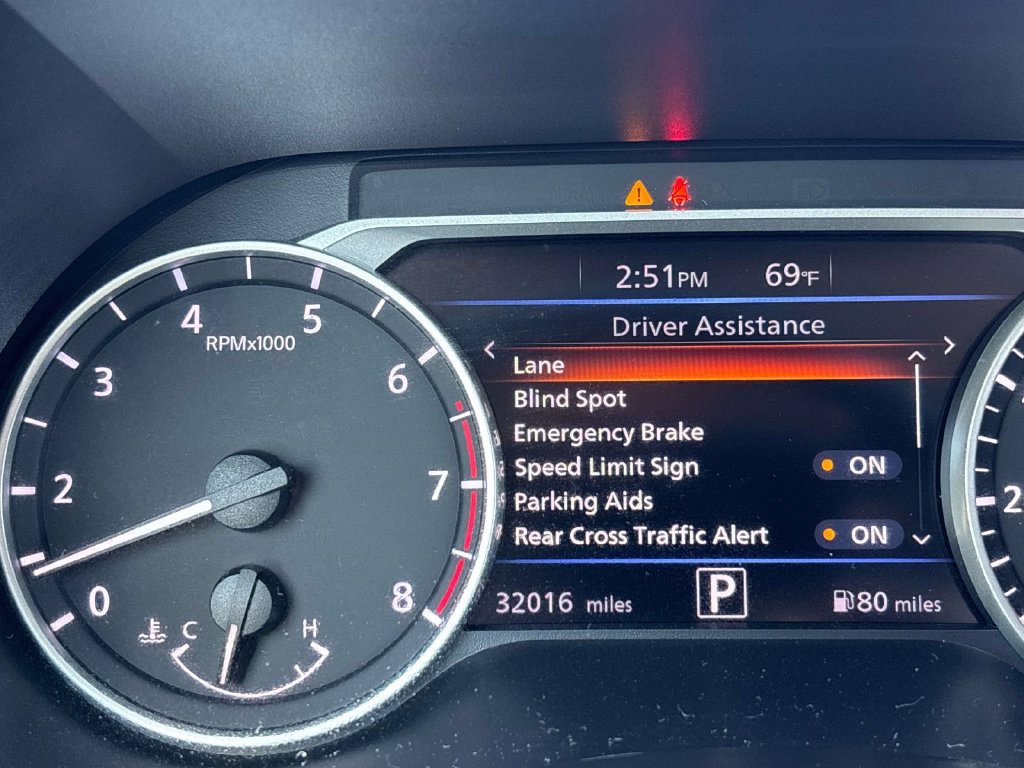 Used 2023 Nissan Sentra SR w/ SR Premium Package FWD image 18
