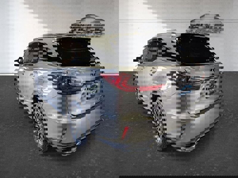 Used 2021 Lexus RX 350L Premium w/ Premium Package image 5