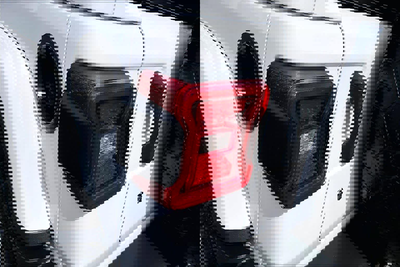 Used 2018 Jeep Wrangler Unlimited Sahara image 27