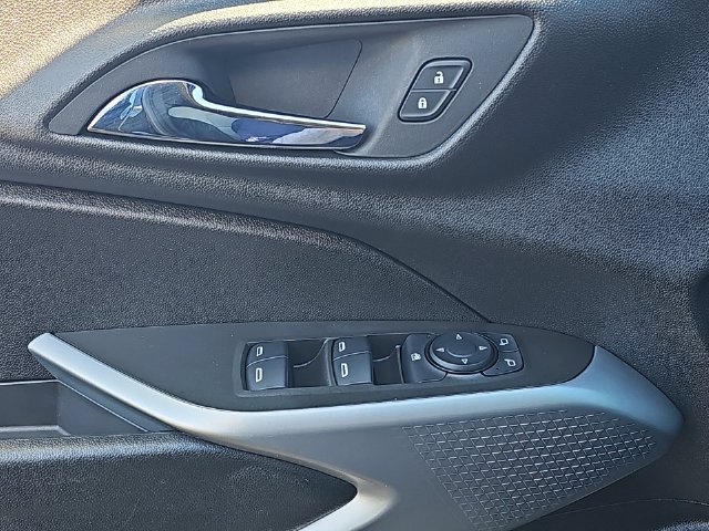 Used 2025 Chevrolet Trax LS w/ LS Convenience Package FWD image 32