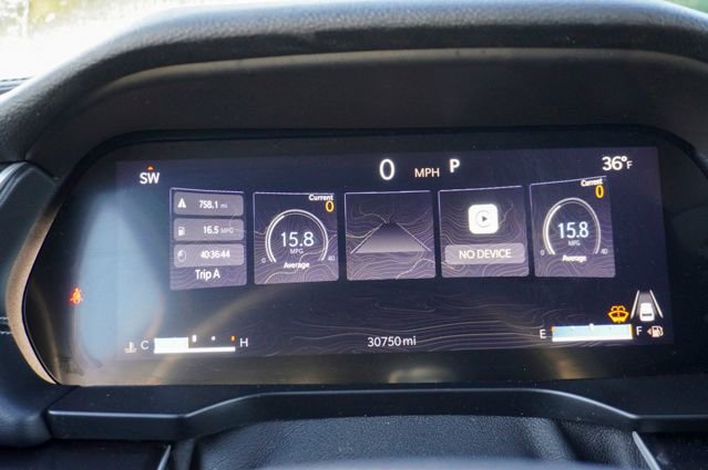 Used 2023 Jeep Grand Cherokee Altitude image 24