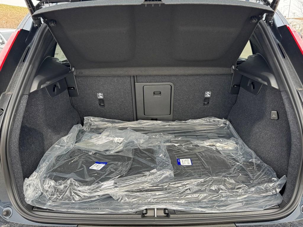 New 2026 Volvo XC40 B5 Ultra w/ Climate Package AWD/4WD image 5