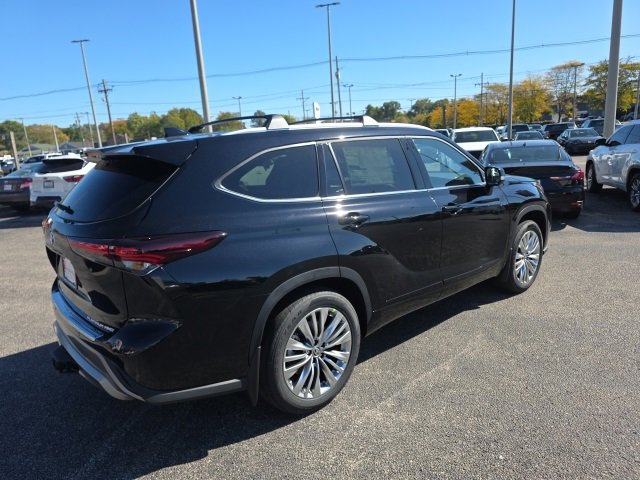 New 2026 Toyota Highlander Platinum image 5