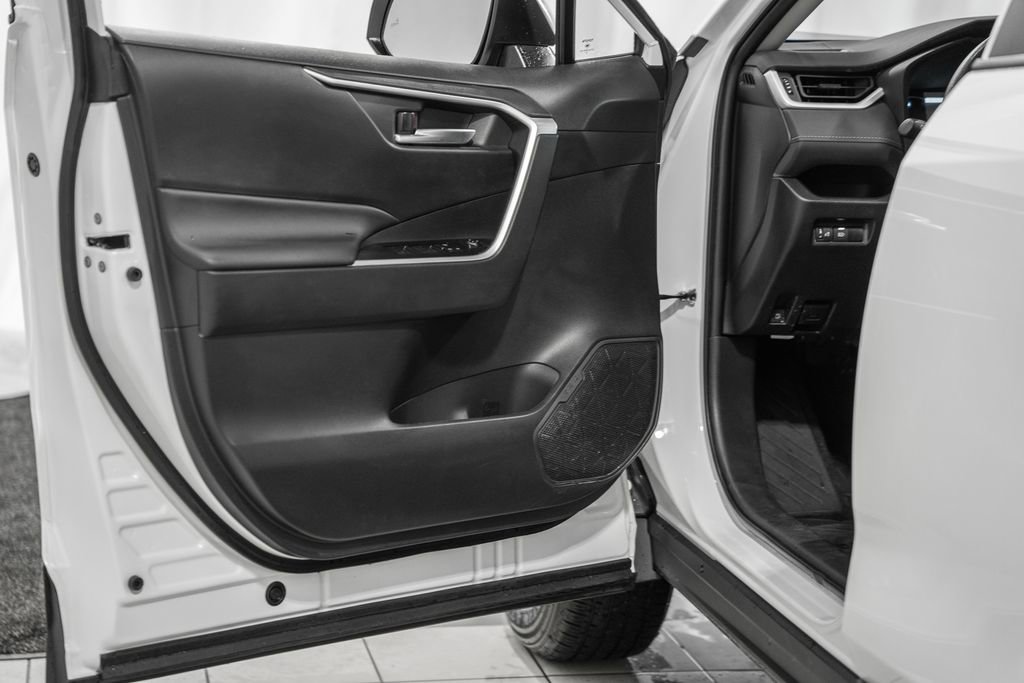 Used 2025 Toyota RAV4 XLE image 37