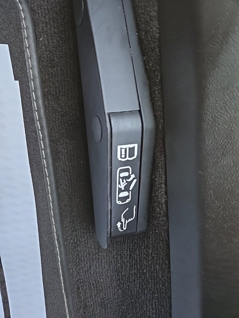 Used 2023 Chevrolet Corvette Stingray Coupe w/ Z51 Performance Package image 35