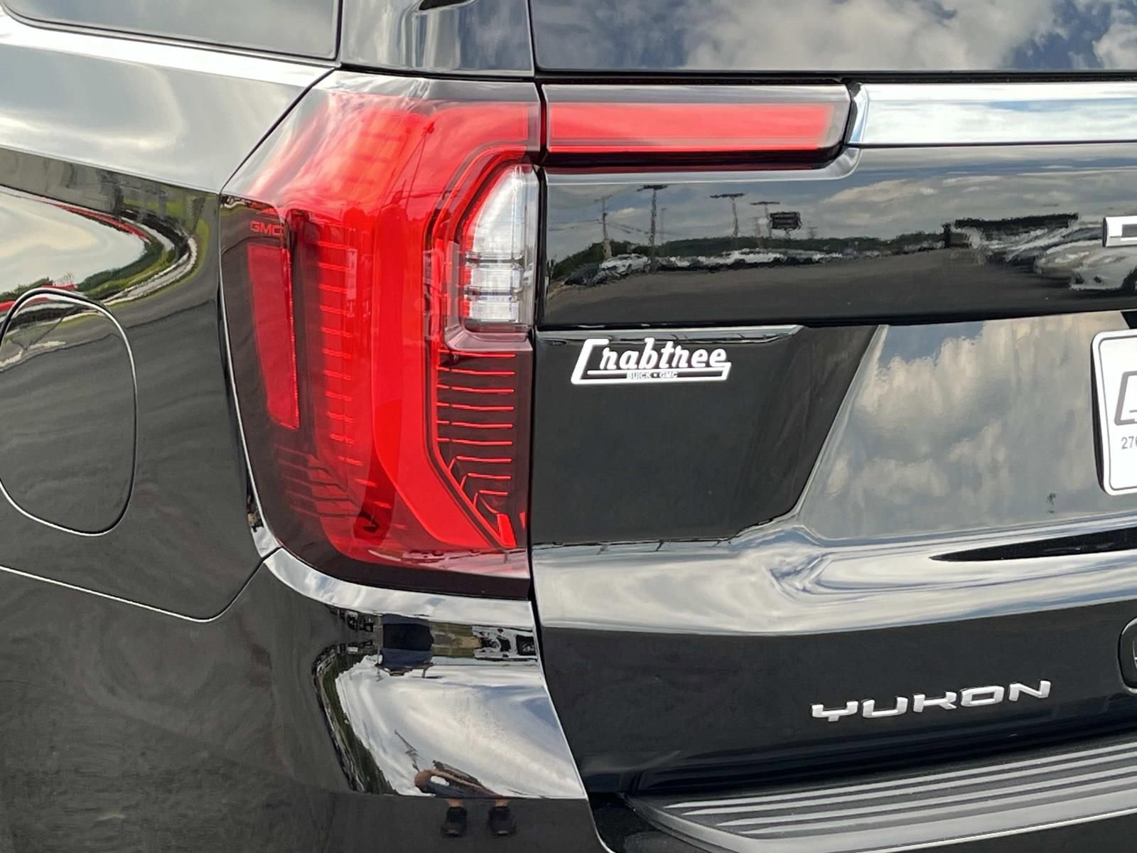 Used 2025 GMC Yukon Denali Ultimate AWD/4WD image 5