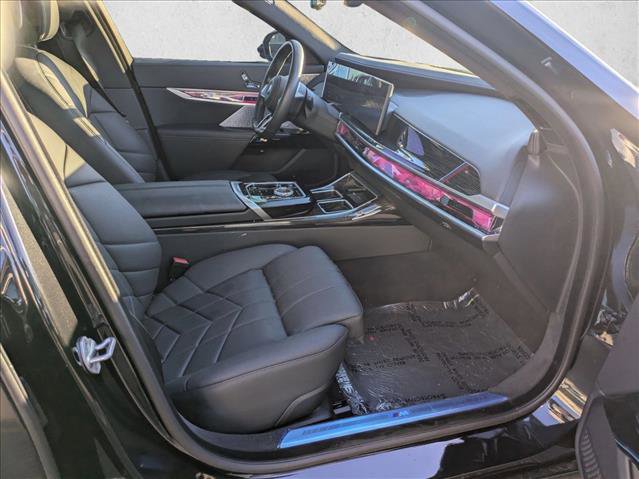 Used 2025 BMW i7 xDrive60 image 23