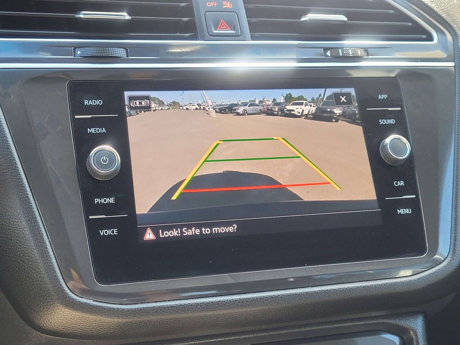 Used 2024 Volkswagen Tiguan SE image 25