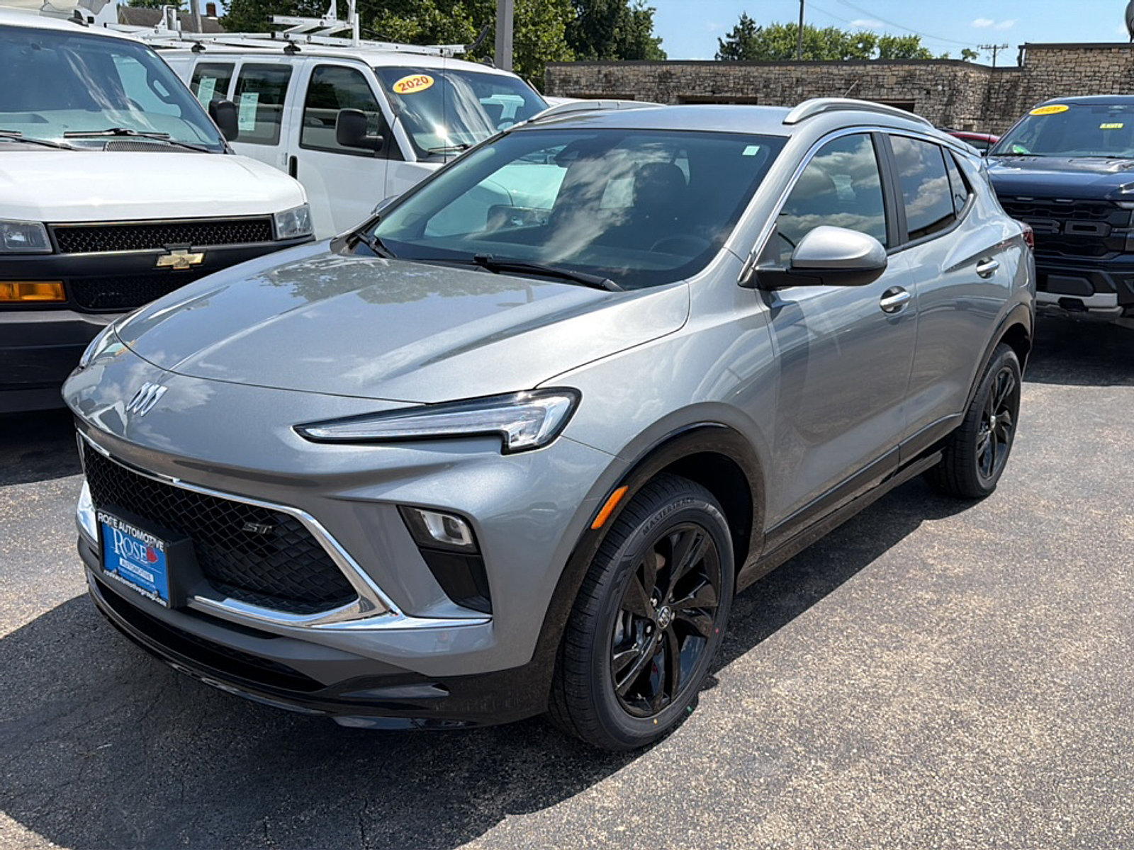 Used 2024 Buick Encore GX Sport Touring AWD/4WD image 3