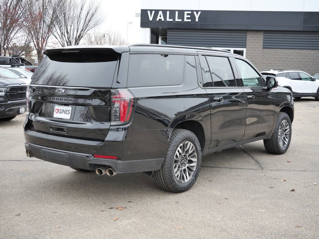 Used 2025 Chevrolet Suburban Z71 image 10