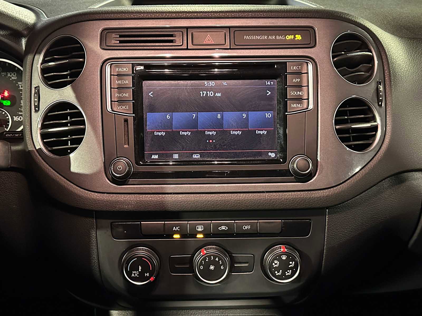 Used 2017 Volkswagen Tiguan S image 25