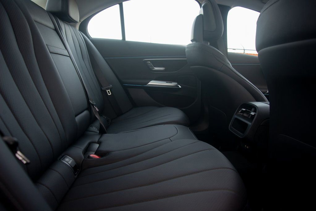 Used 2025 Mercedes-Benz E 350 4MATIC Sedan image 23