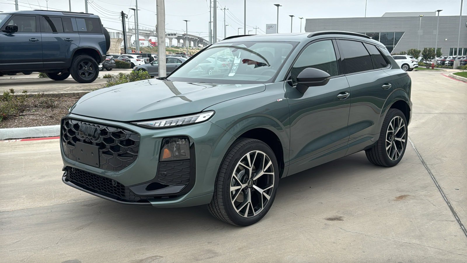 New 2026 Audi Q3 quattro 2.0T AWD/4WD image 3