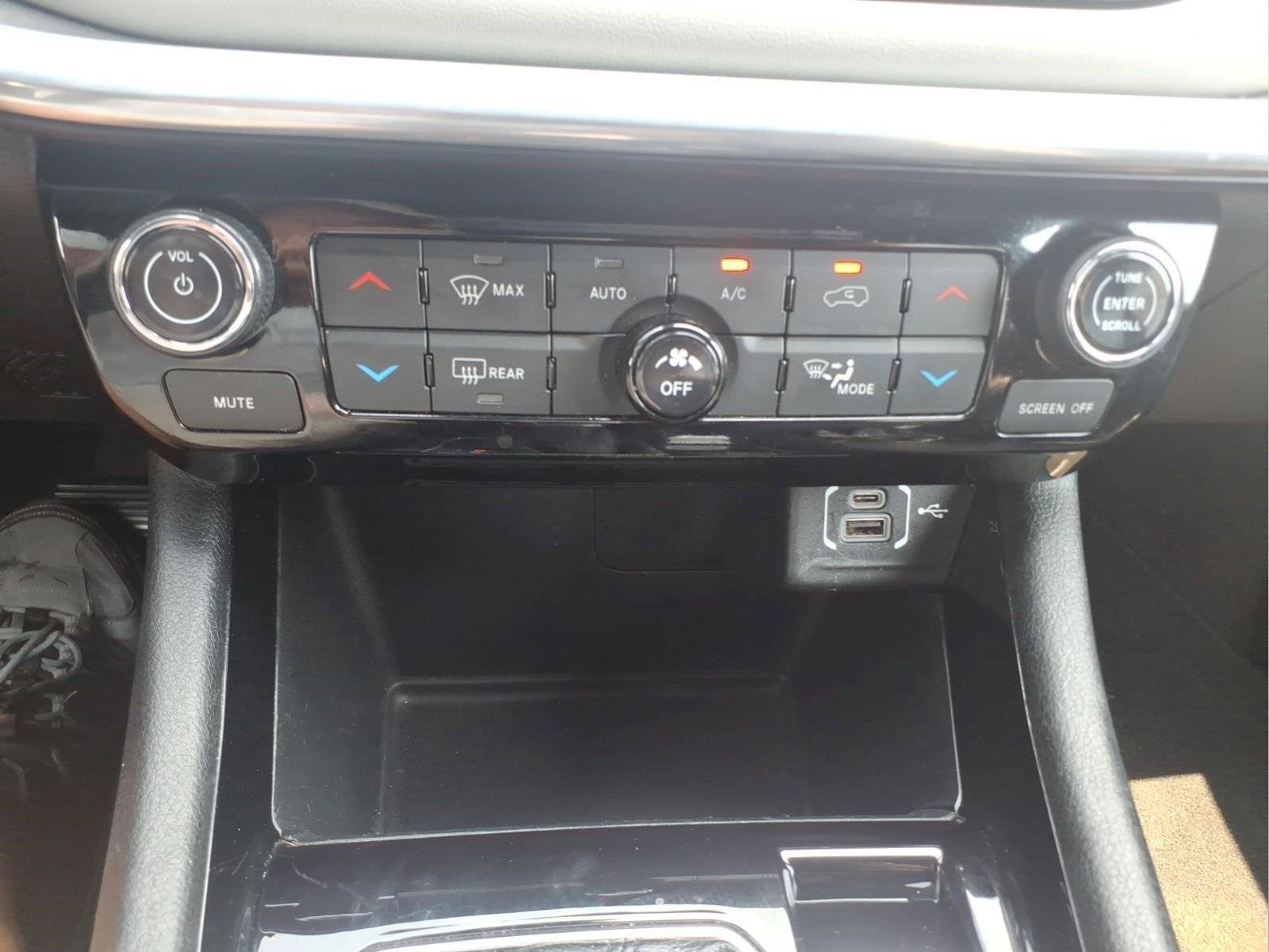 Used 2024 Jeep Compass Limited AWD/4WD image 24