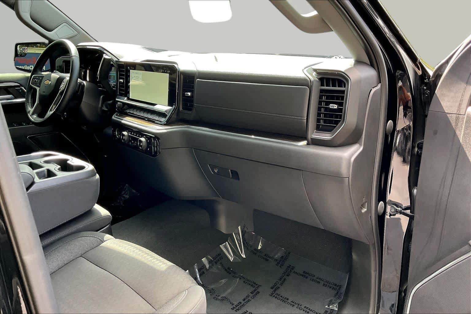 Used 2023 Chevrolet Silverado 1500 LT AWD/4WD image 16