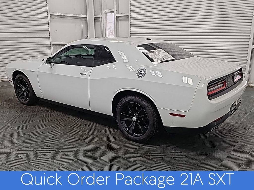 Used 2015 Dodge Challenger SXT image 6