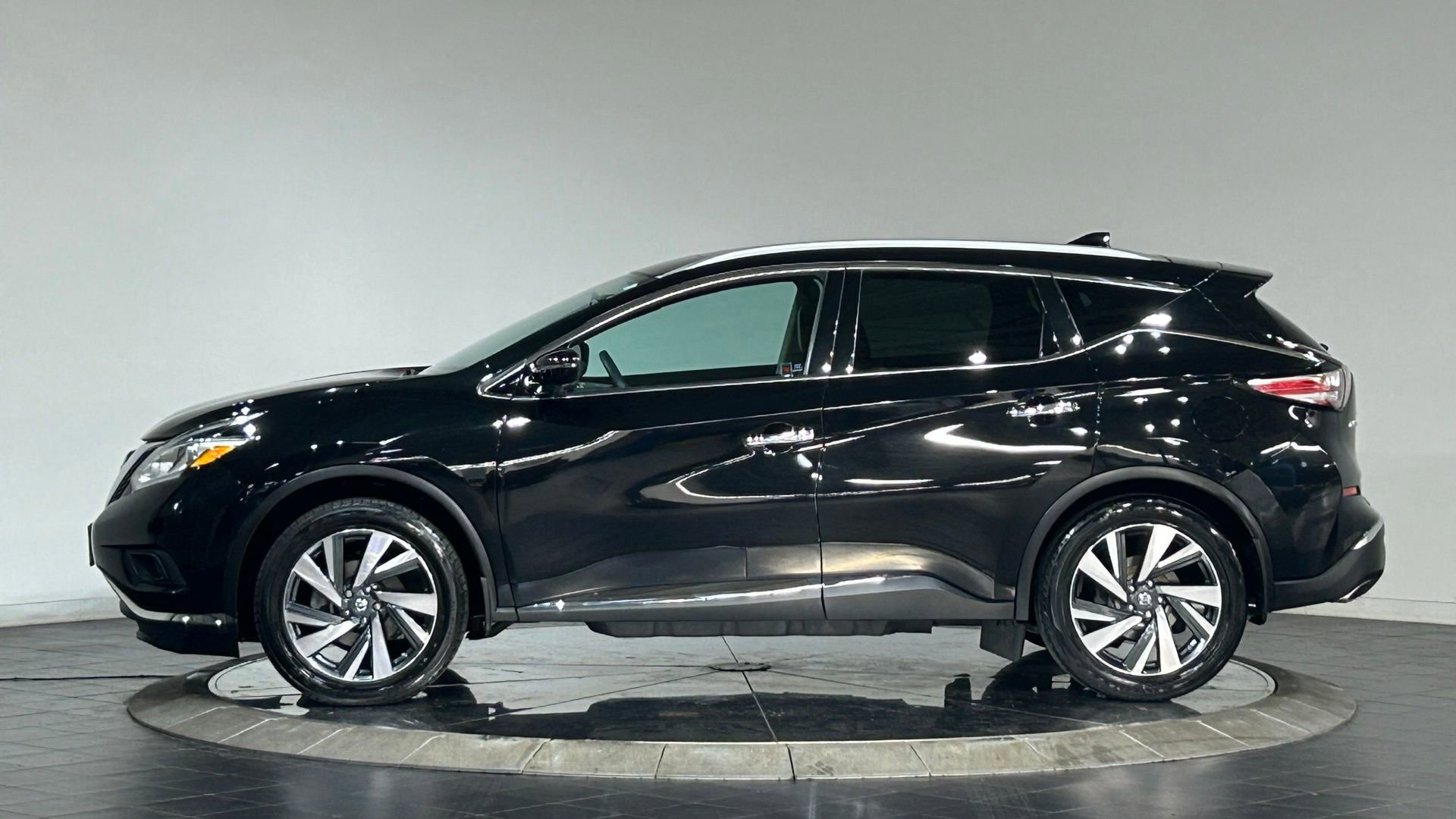 Used 2017 Nissan Murano Platinum w/ Platinum Technology Package AWD/4WD image 6