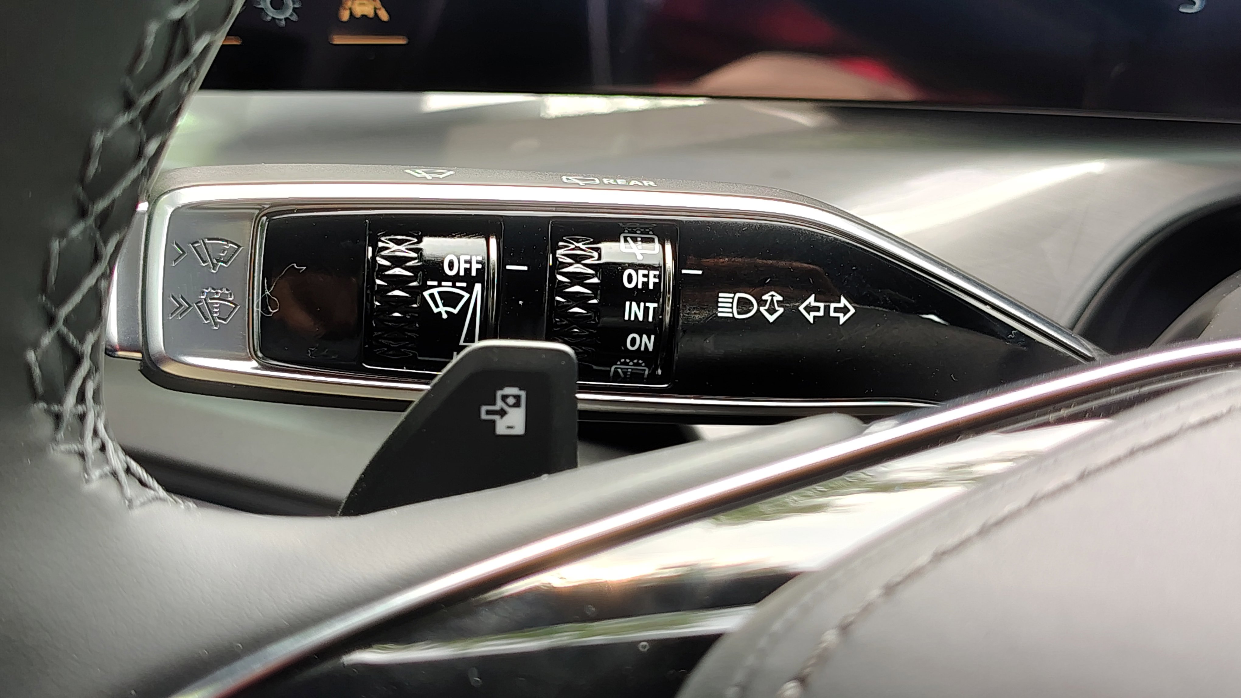 New 2026 Cadillac Vistiq Platinum w/ LPO, Floor Liner Package image 18