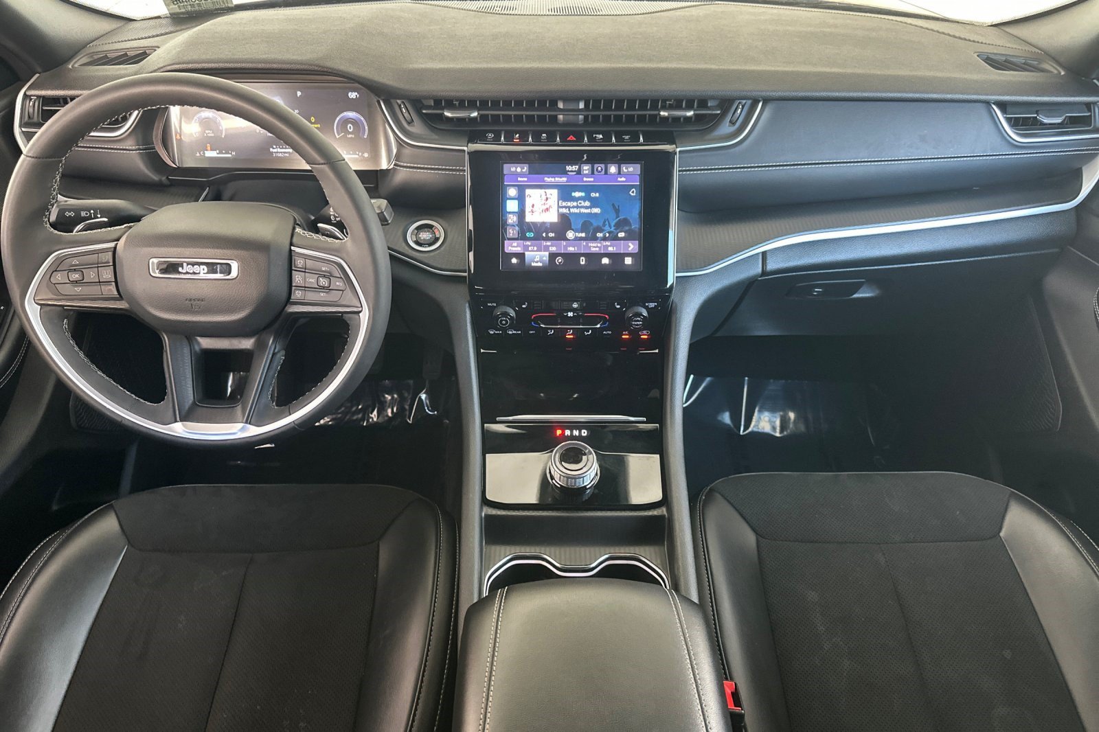Used 2023 Jeep Grand Cherokee Altitude AWD/4WD image 15