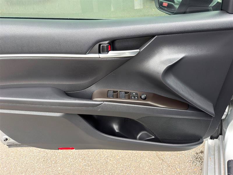 Used 2023 Toyota Camry SE FWD image 9