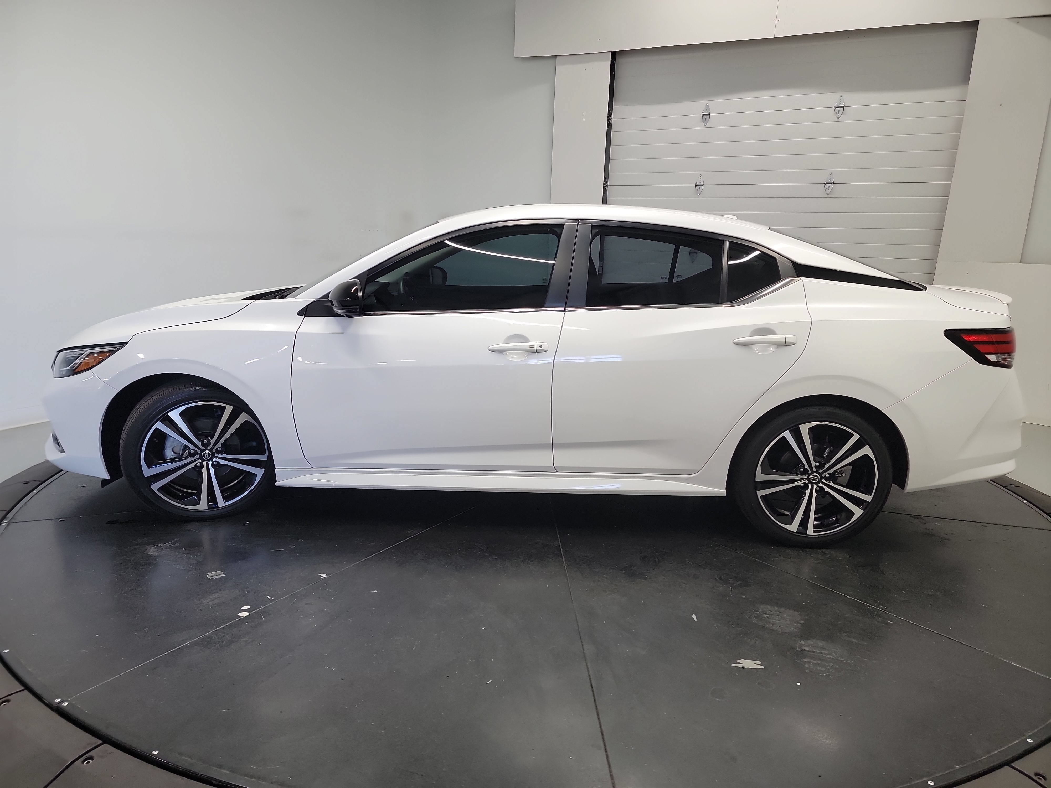 Used 2023 Nissan Sentra SR w/ SR Premium Package FWD image 4