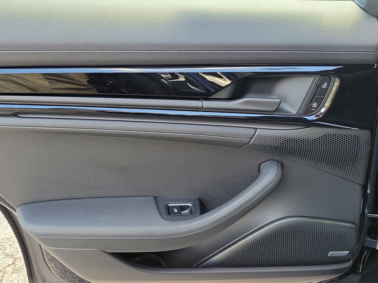 Used 2026 Porsche Panamera 4 image 11