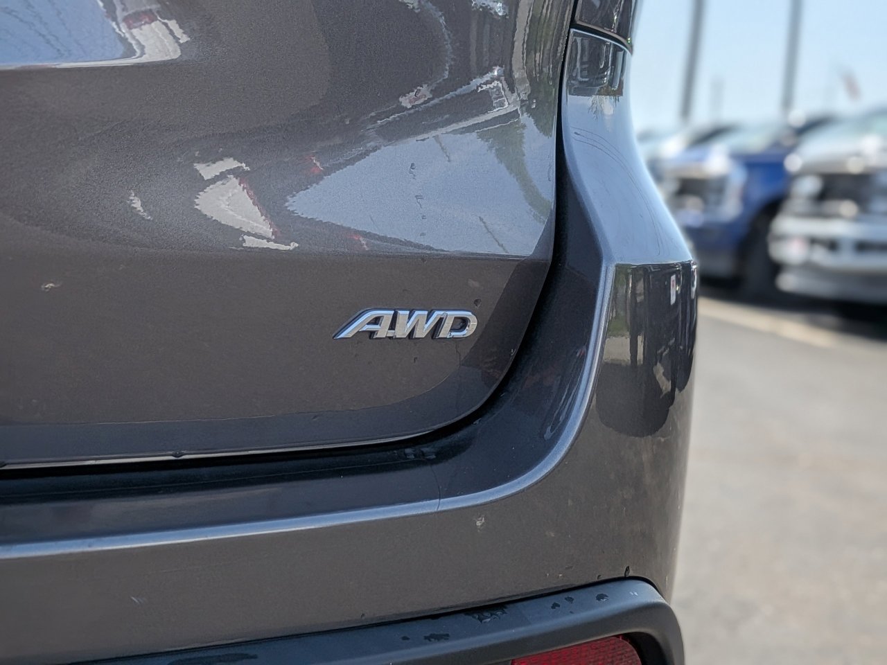 Used 2019 Toyota Highlander LE w/ Carpet Mat Package (TMS) AWD/4WD image 12