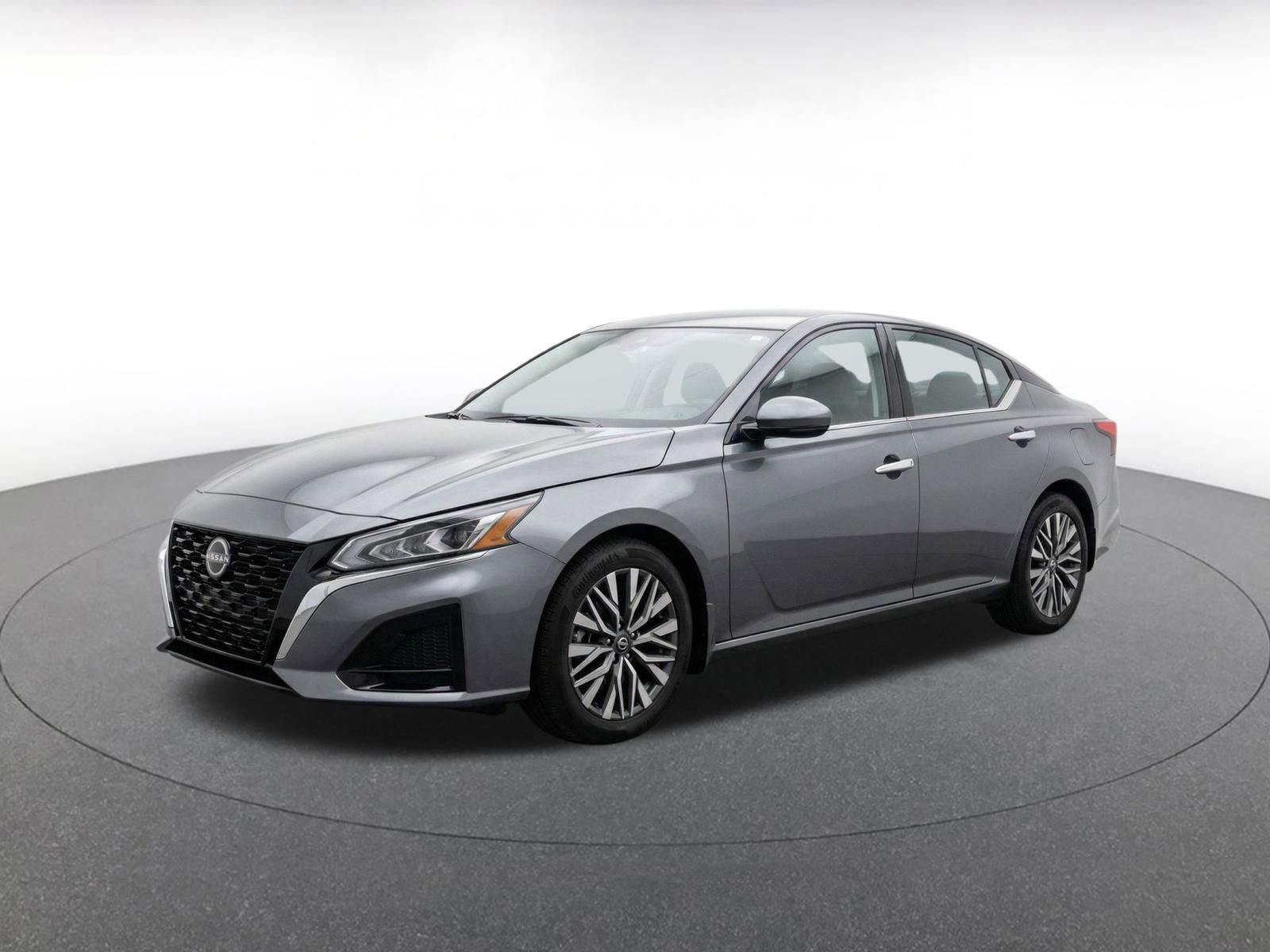 Used 2025 Nissan Altima 2.5 SV FWD image 3