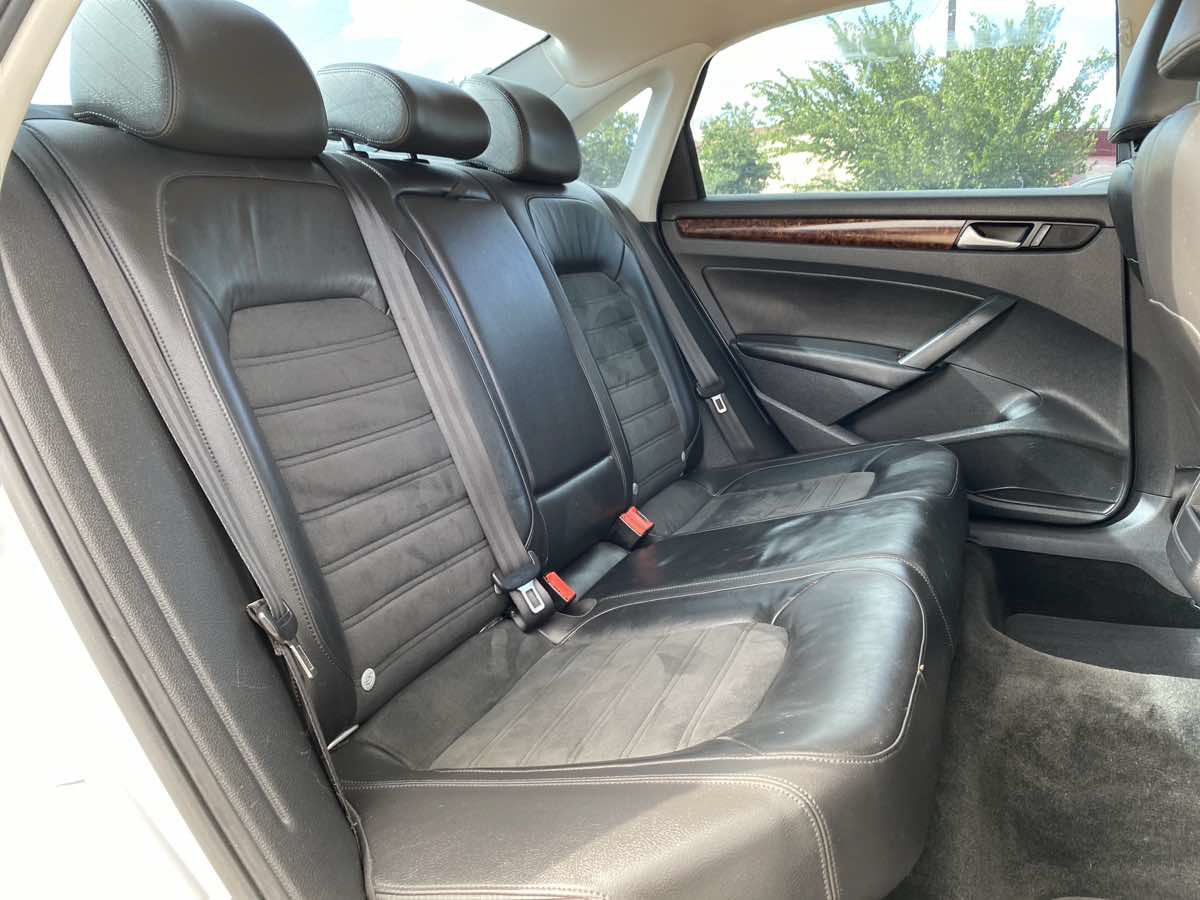 Used 2012 Volkswagen Passat 2.5 SEL FWD image 14