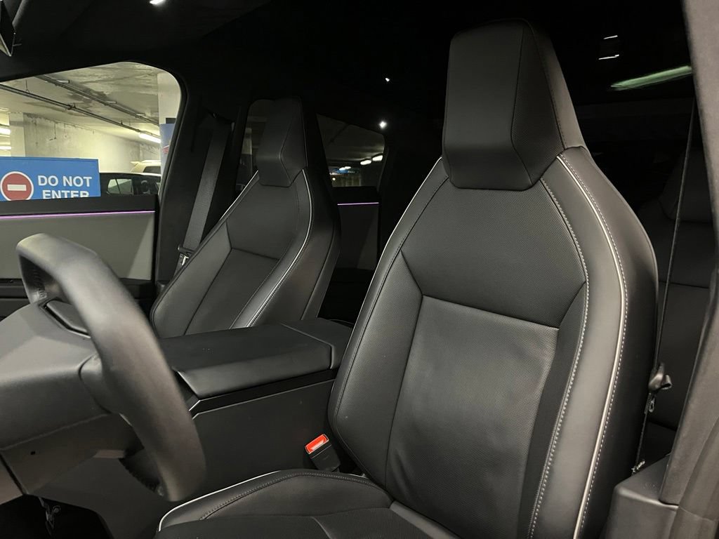 Used 2025 Tesla Cybertruck AWD Crew Cab image 18