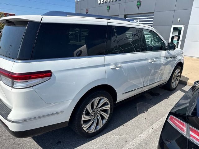 Used 2023 Lincoln Navigator Reserve AWD/4WD image 13