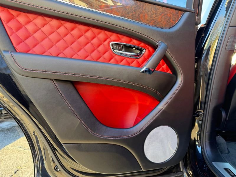 Used 2019 Bentley Bentayga image 13