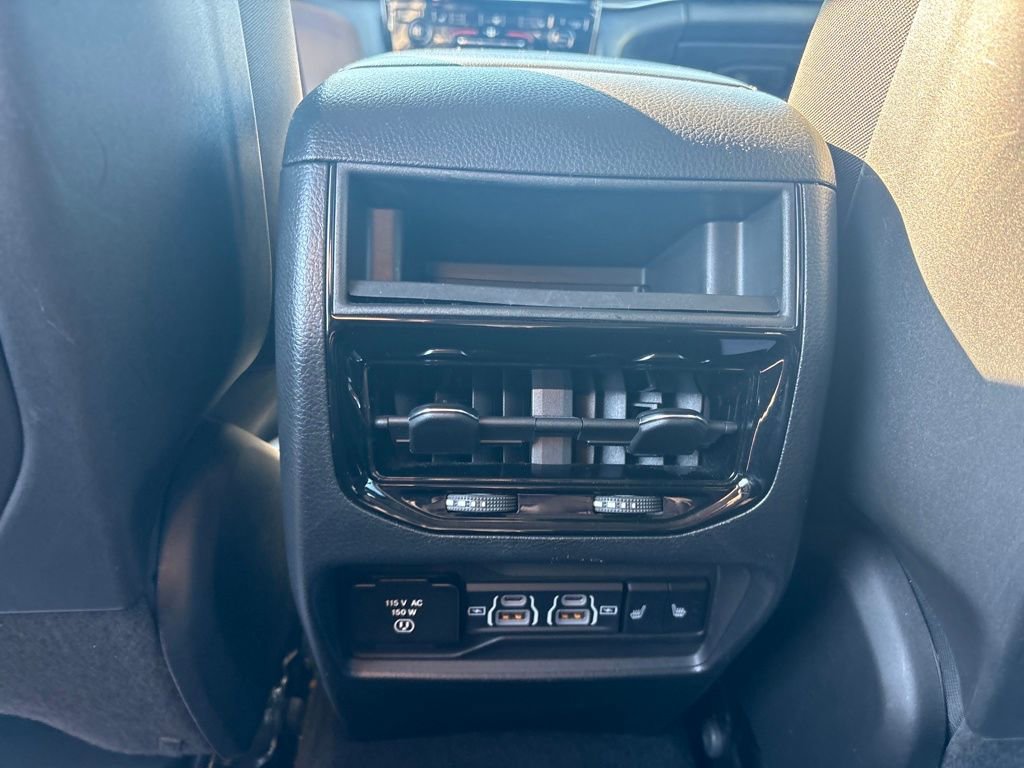 Used 2023 Jeep Grand Cherokee Limited image 34