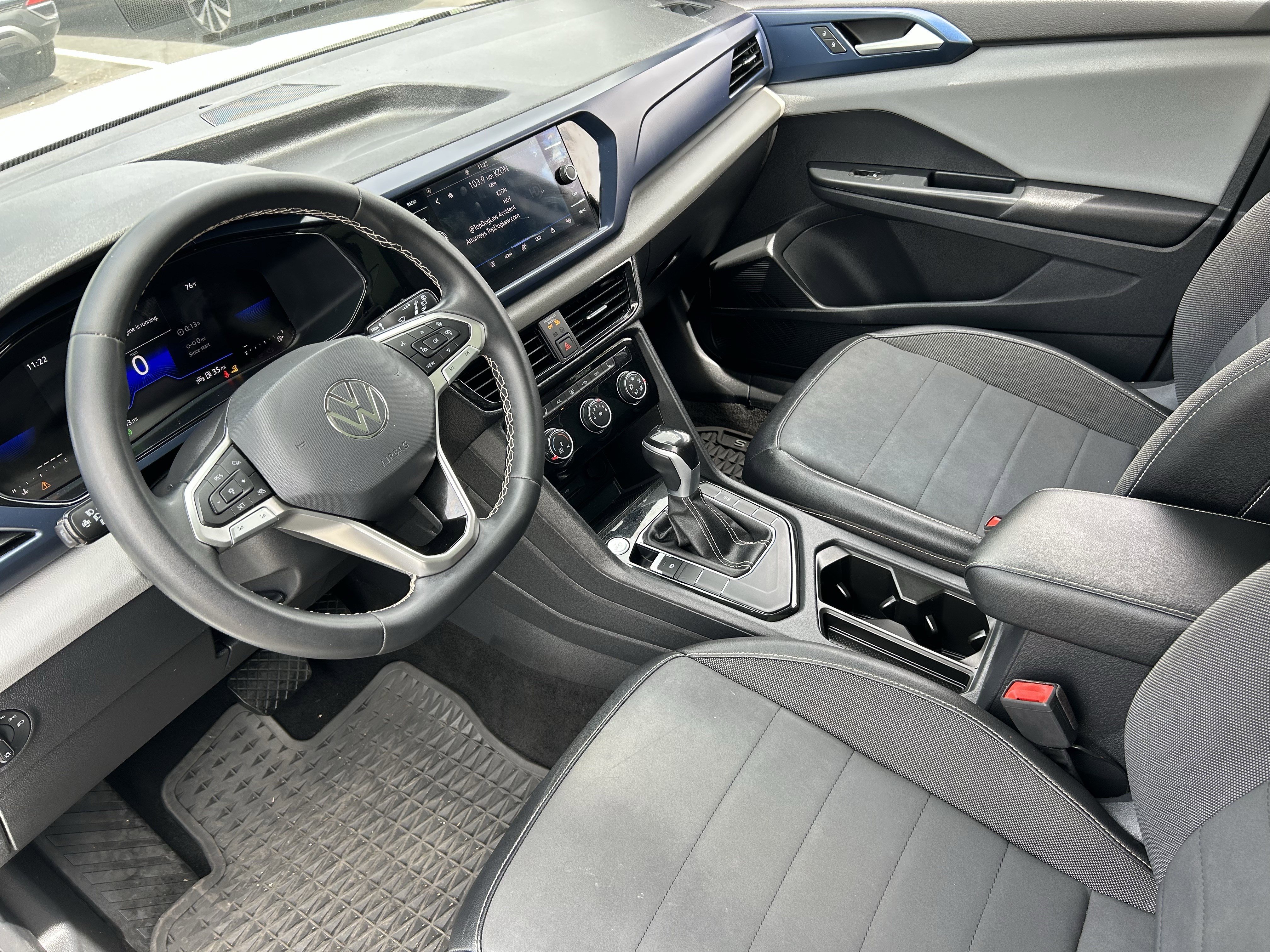 Used 2023 Volkswagen Taos SE w/ Panoramic Sunroof Package image 17