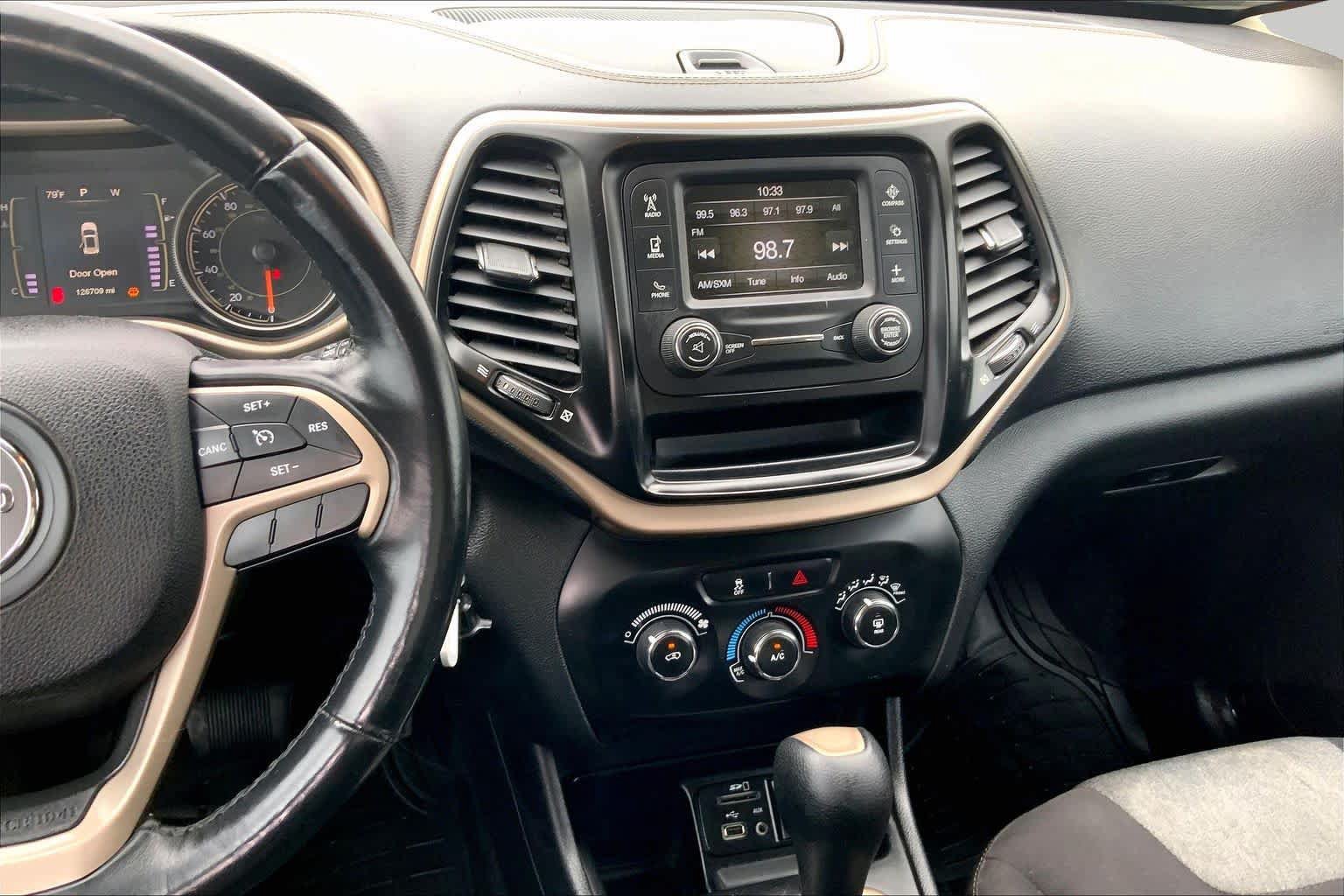 Used 2016 Jeep Cherokee Sport FWD image 7