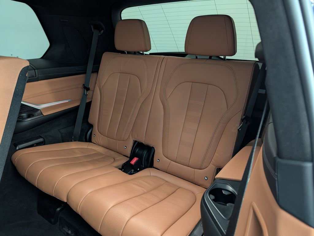 Used 2021 BMW X7 M50i image 15