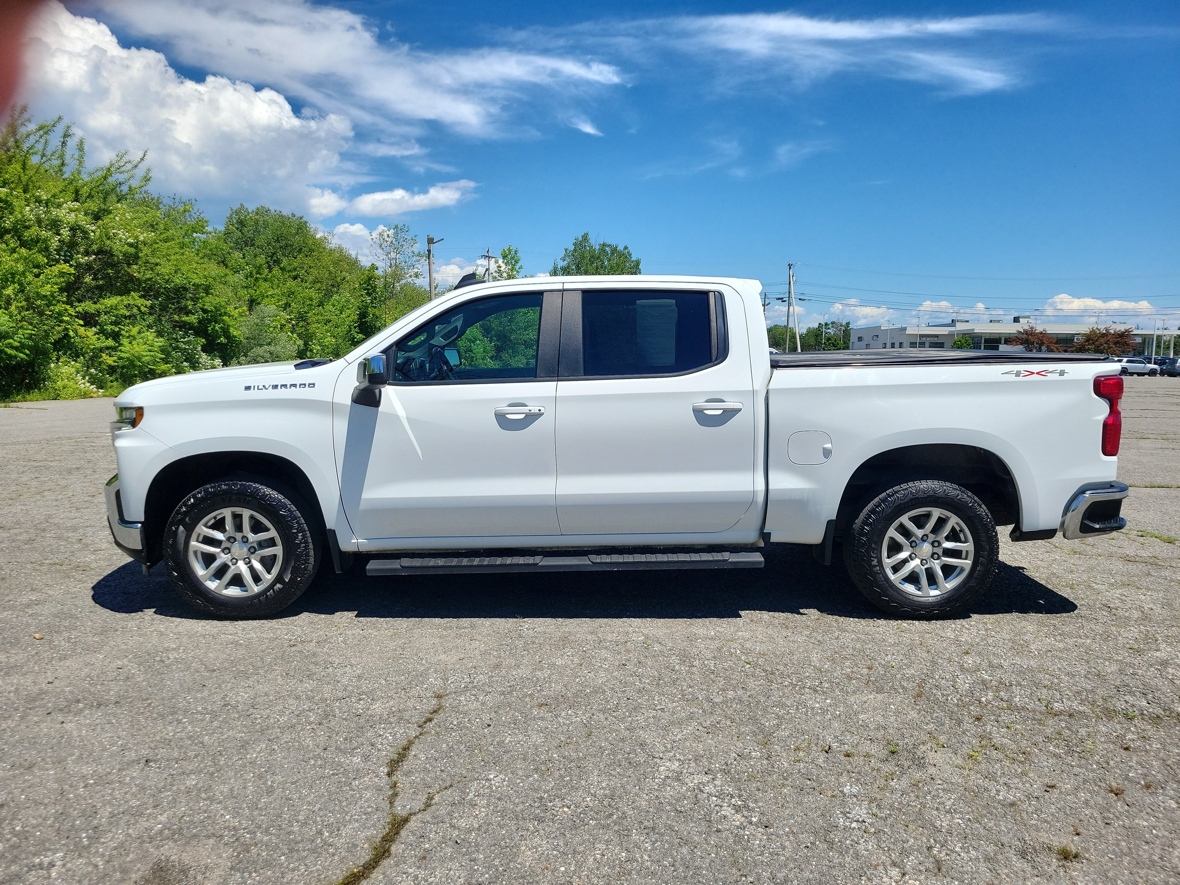 Used 2021 Chevrolet Silverado 1500 LT AWD/4WD image 8