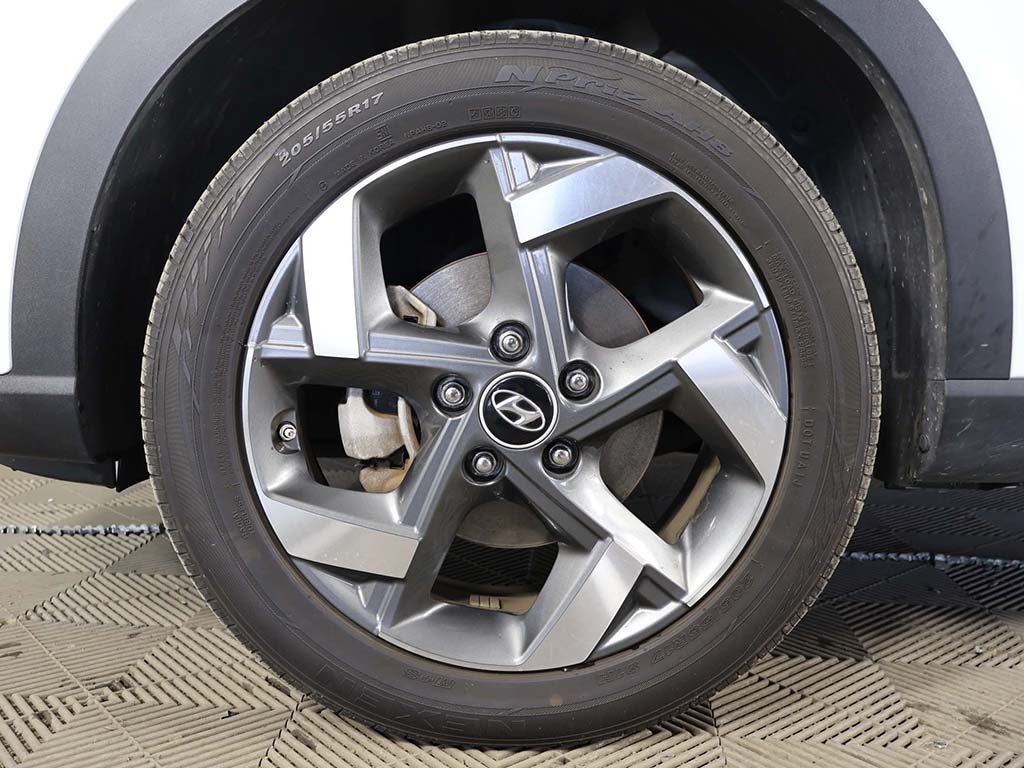 Certified 2024 Hyundai Venue Limited FWD image 17