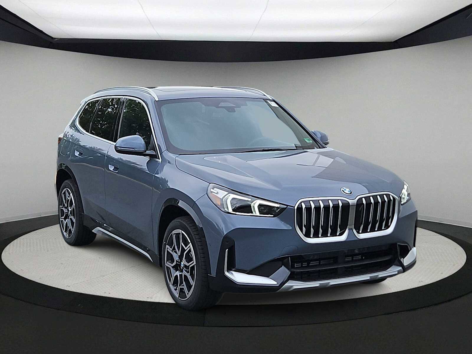 Used 2025 BMW X1 xDrive28i w/ Convenience Package AWD/4WD image 2