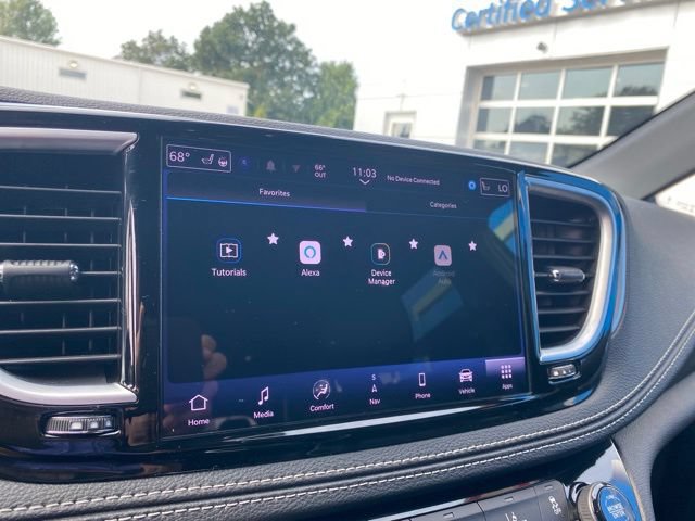 Used 2025 Chrysler Pacifica Limited FWD image 27