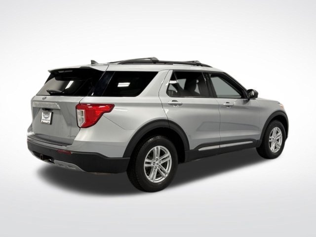 Used 2024 Ford Explorer XLT w/ Equipment Group 202A AWD/4WD image 8