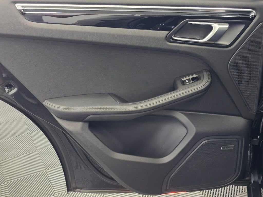 Certified 2024 Porsche Macan image 21