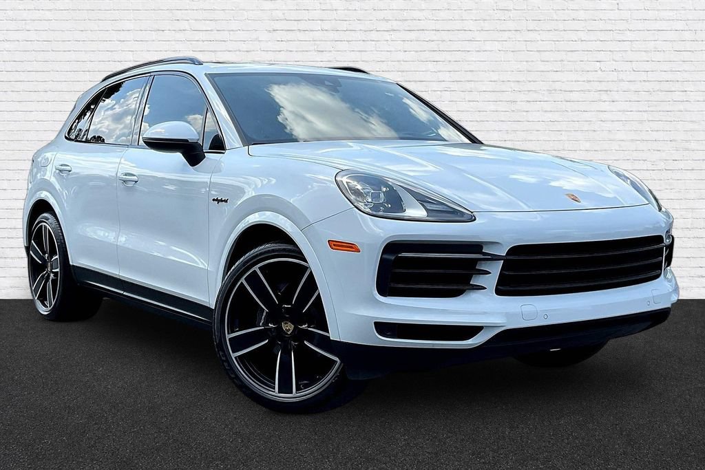 Used 2023 Porsche Cayenne w/ Premium Package AWD/4WD image 3
