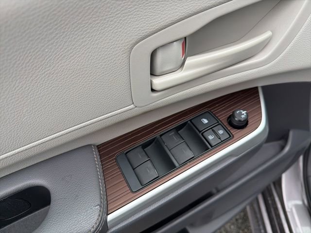 Used 2021 Toyota Sienna LE image 12