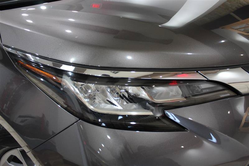 Used 2023 Toyota Sienna LE w/ LE Plus Package FWD image 10