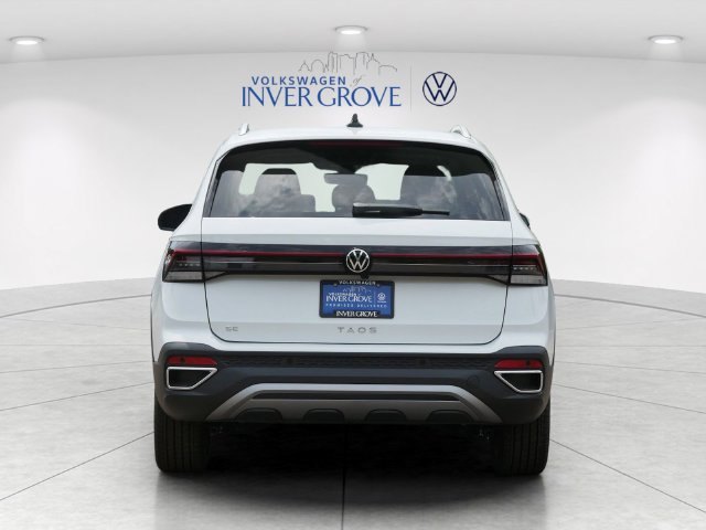 New 2026 Volkswagen Taos SE FWD image 3