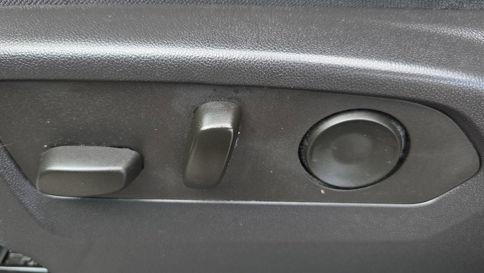 Used 2023 Chevrolet Silverado 1500 Custom image 28