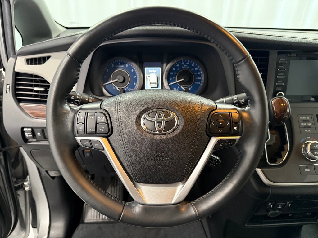 Used 2020 Toyota Sienna Limited Premium image 13