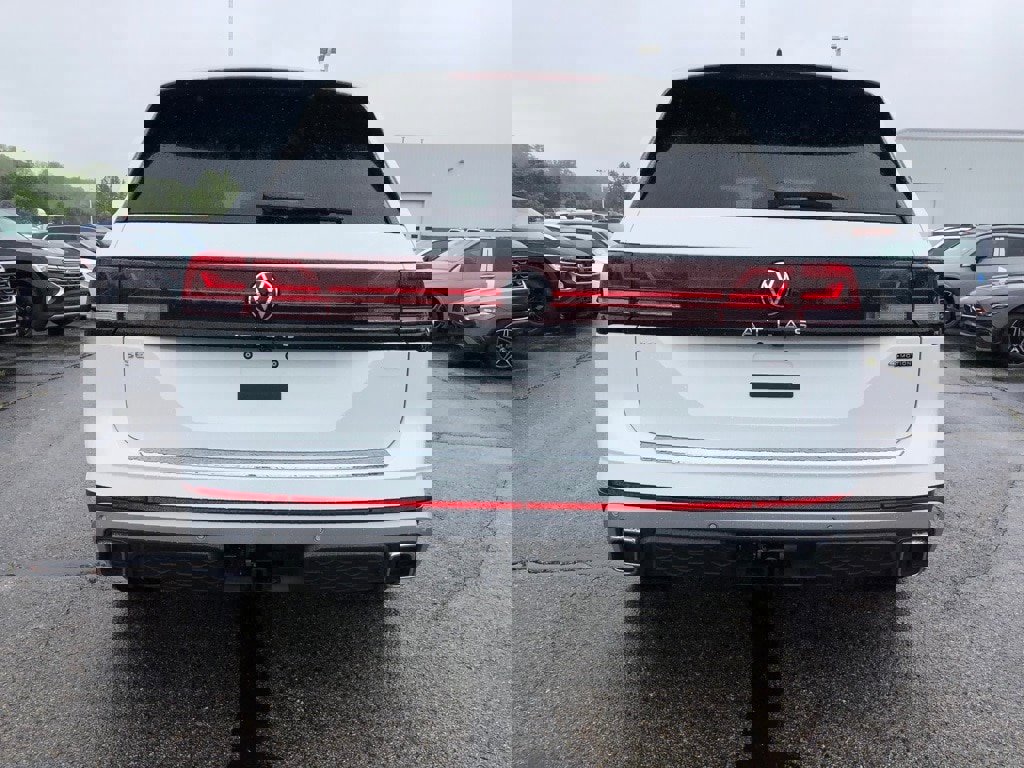 New 2025 Volkswagen Atlas Peak Edition SE image 5