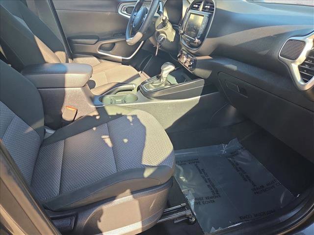 Used 2024 Kia Soul LX w/ Option Group 015 FWD image 19